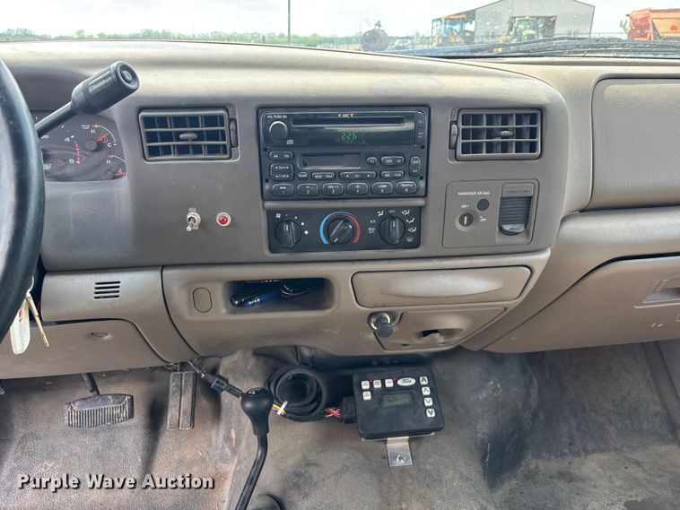 image for item EA4815 2003 Ford F550 feed mixer truck