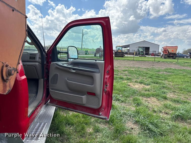 image for item EA4815 2003 Ford F550 feed mixer truck