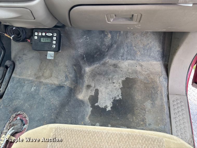 image for item EA4815 2003 Ford F550 feed mixer truck