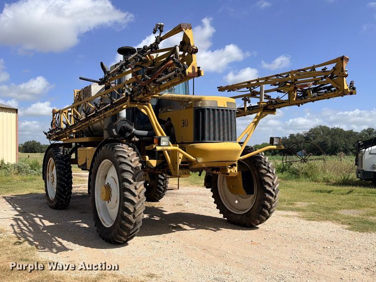 image for item ED5391 2000 Ag-Chem RoGator 1254 sprayer