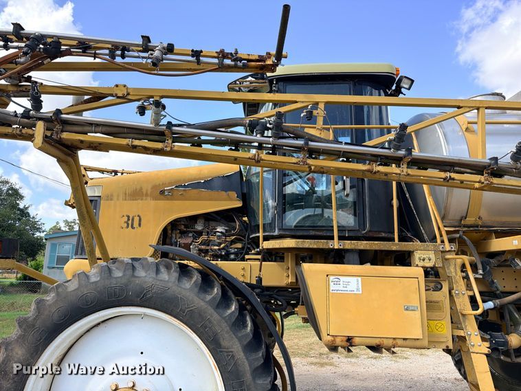 image for item ED5391 2000 Ag-Chem RoGator 1254 sprayer