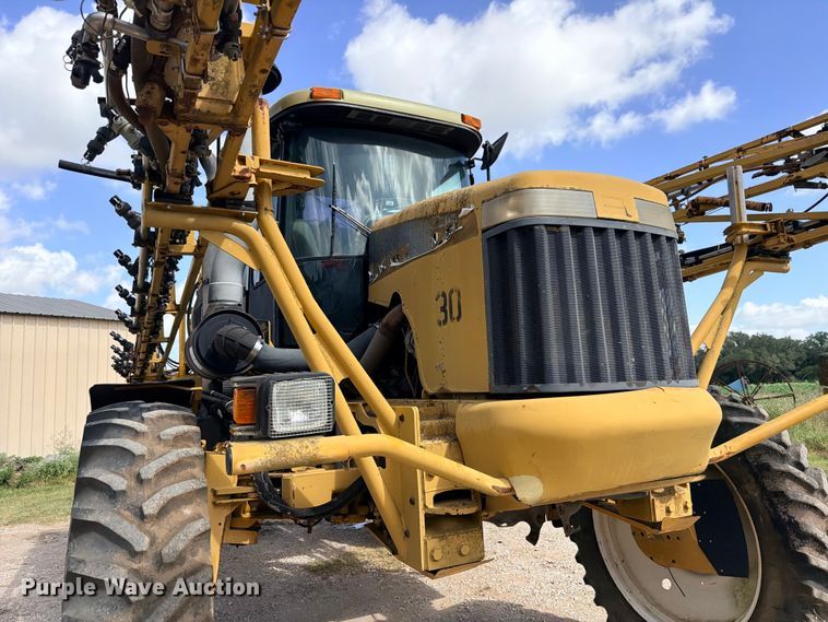 image for item ED5391 2000 Ag-Chem RoGator 1254 sprayer