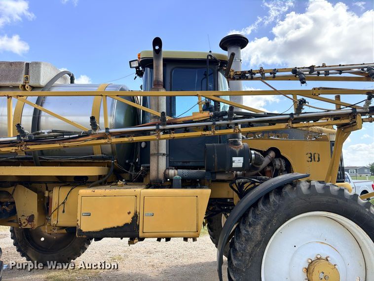 image for item ED5391 2000 Ag-Chem RoGator 1254 sprayer