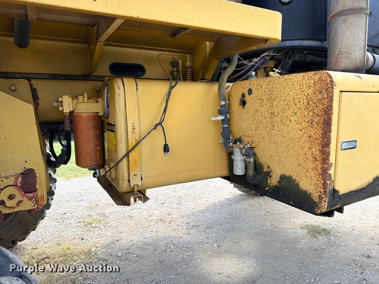 image for item ED5391 2000 Ag-Chem RoGator 1254 sprayer