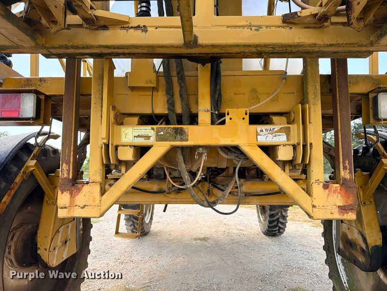 image for item ED5391 2000 Ag-Chem RoGator 1254 sprayer