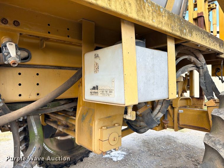 image for item ED5391 2000 Ag-Chem RoGator 1254 sprayer