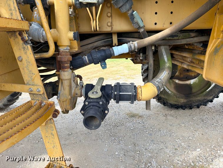 image for item ED5391 2000 Ag-Chem RoGator 1254 sprayer