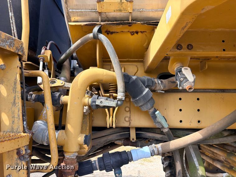 image for item ED5391 2000 Ag-Chem RoGator 1254 sprayer