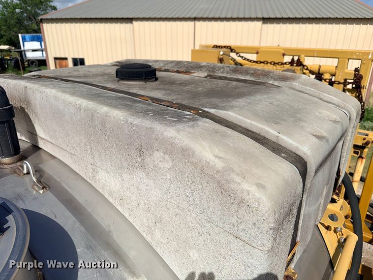 image for item ED5391 2000 Ag-Chem RoGator 1254 sprayer