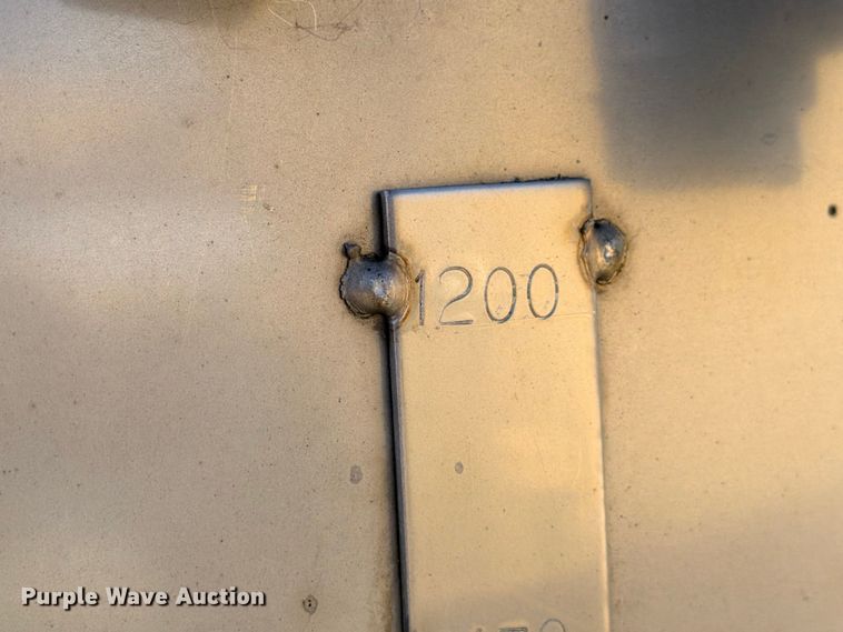 image for item ED5391 2000 Ag-Chem RoGator 1254 sprayer