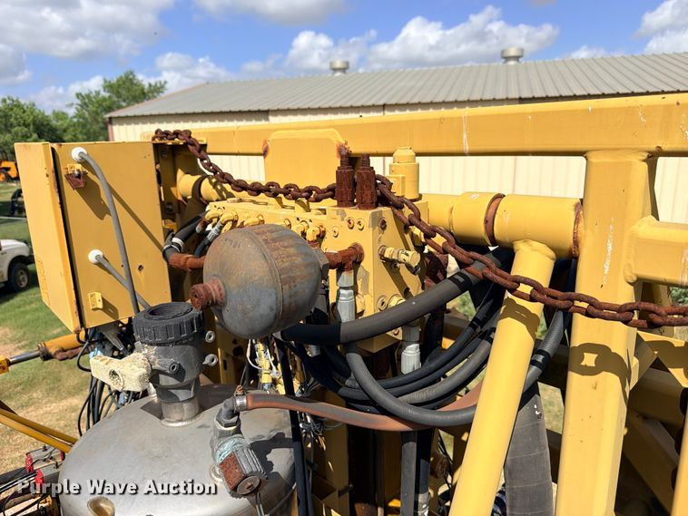 image for item ED5391 2000 Ag-Chem RoGator 1254 sprayer