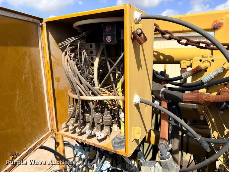 image for item ED5391 2000 Ag-Chem RoGator 1254 sprayer