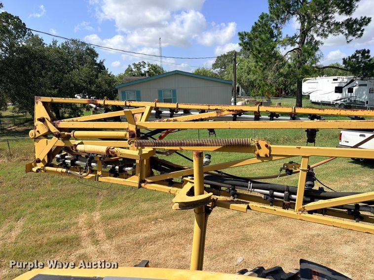 image for item ED5391 2000 Ag-Chem RoGator 1254 sprayer