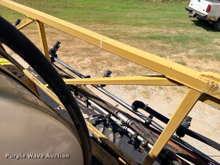 image for item ED5391 2000 Ag-Chem RoGator 1254 sprayer