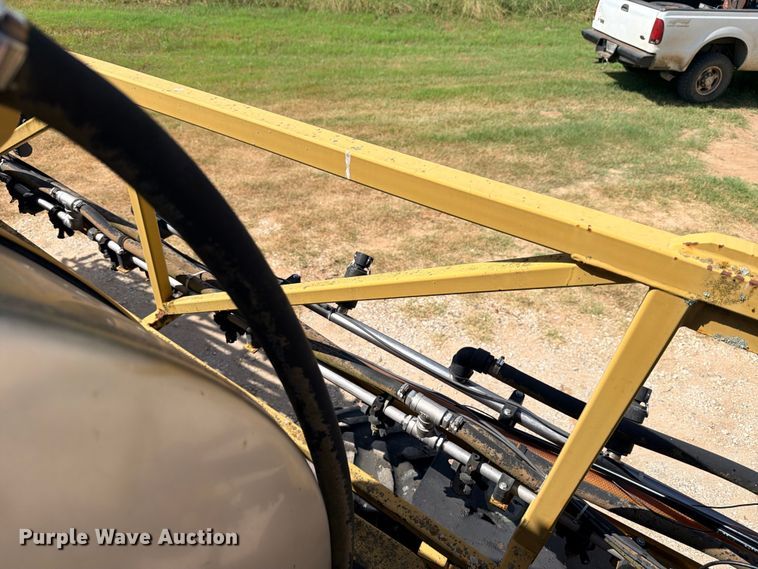 image for item ED5391 2000 Ag-Chem RoGator 1254 sprayer