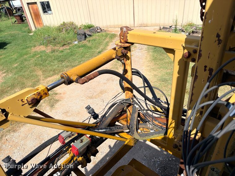 image for item ED5391 2000 Ag-Chem RoGator 1254 sprayer