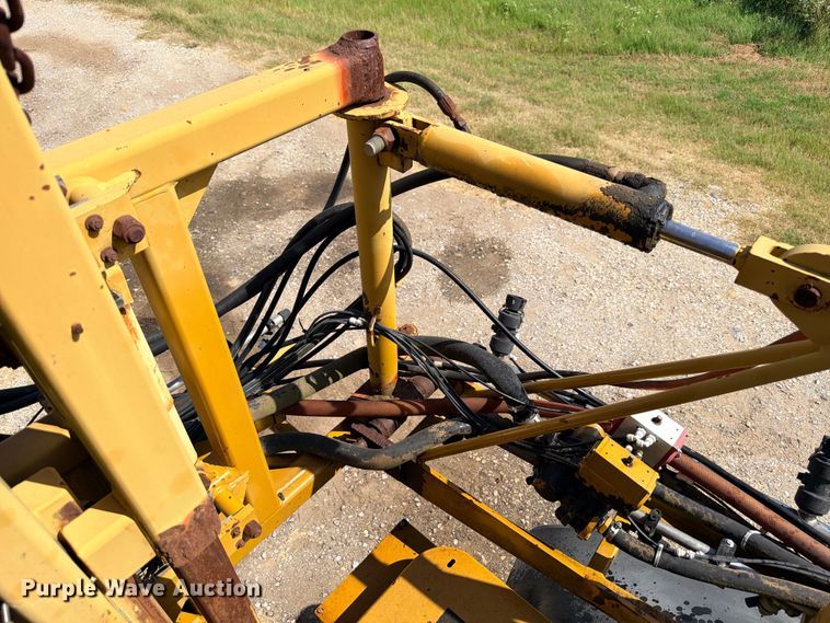 image for item ED5391 2000 Ag-Chem RoGator 1254 sprayer