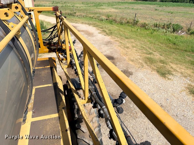 image for item ED5391 2000 Ag-Chem RoGator 1254 sprayer