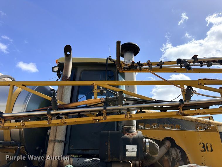 image for item ED5391 2000 Ag-Chem RoGator 1254 sprayer