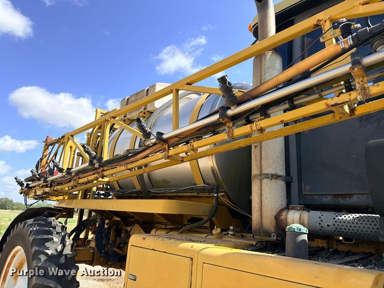 image for item ED5391 2000 Ag-Chem RoGator 1254 sprayer