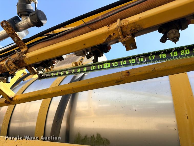 image for item ED5391 2000 Ag-Chem RoGator 1254 sprayer