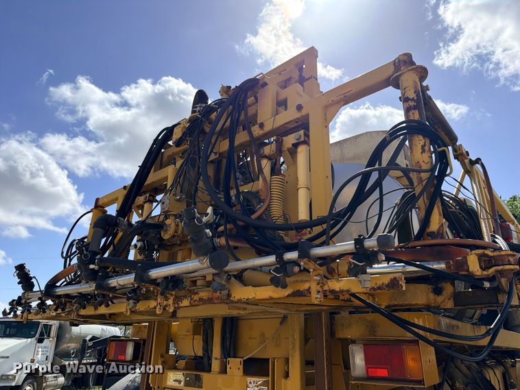 image for item ED5391 2000 Ag-Chem RoGator 1254 sprayer