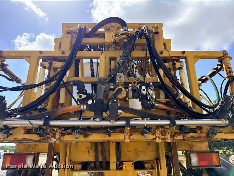 image for item ED5391 2000 Ag-Chem RoGator 1254 sprayer