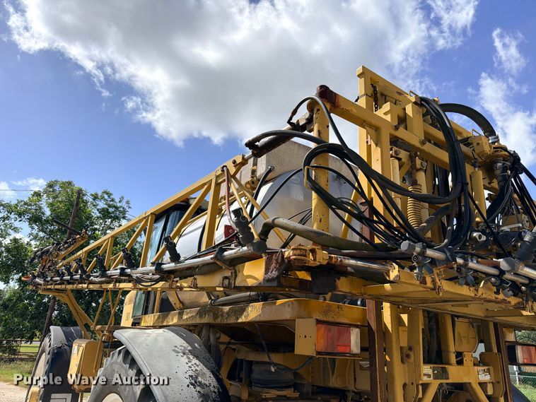 image for item ED5391 2000 Ag-Chem RoGator 1254 sprayer