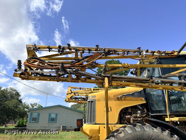image for item ED5391 2000 Ag-Chem RoGator 1254 sprayer