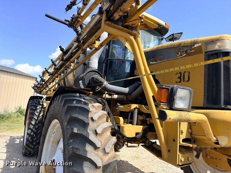 image for item ED5391 2000 Ag-Chem RoGator 1254 sprayer