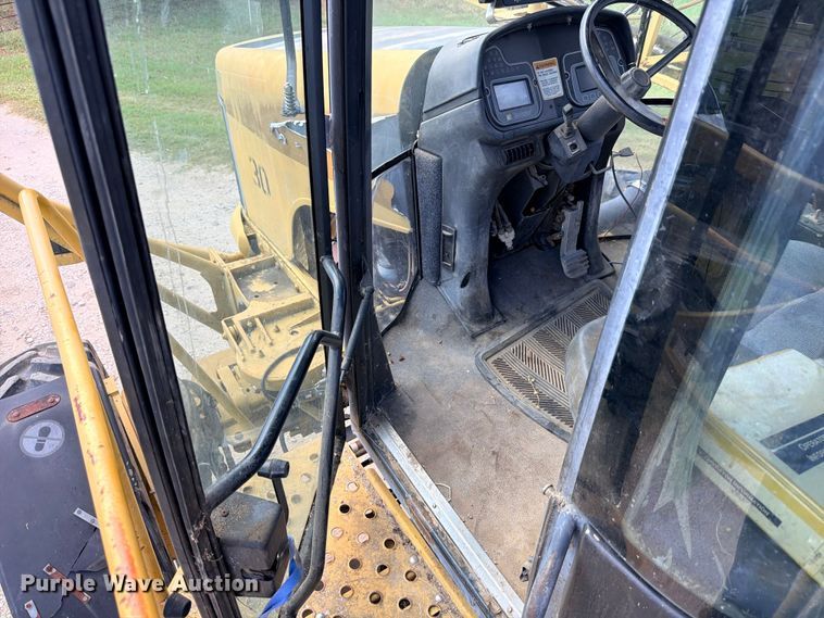 image for item ED5391 2000 Ag-Chem RoGator 1254 sprayer