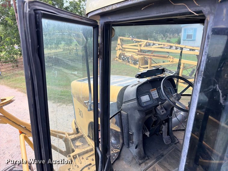 image for item ED5391 2000 Ag-Chem RoGator 1254 sprayer