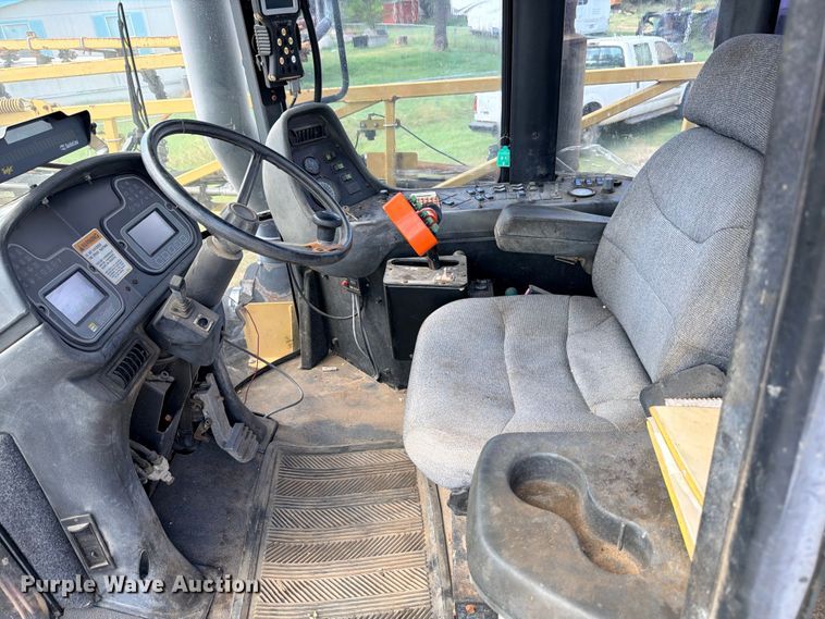 image for item ED5391 2000 Ag-Chem RoGator 1254 sprayer