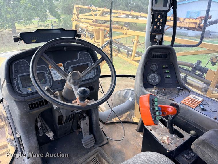 image for item ED5391 2000 Ag-Chem RoGator 1254 sprayer