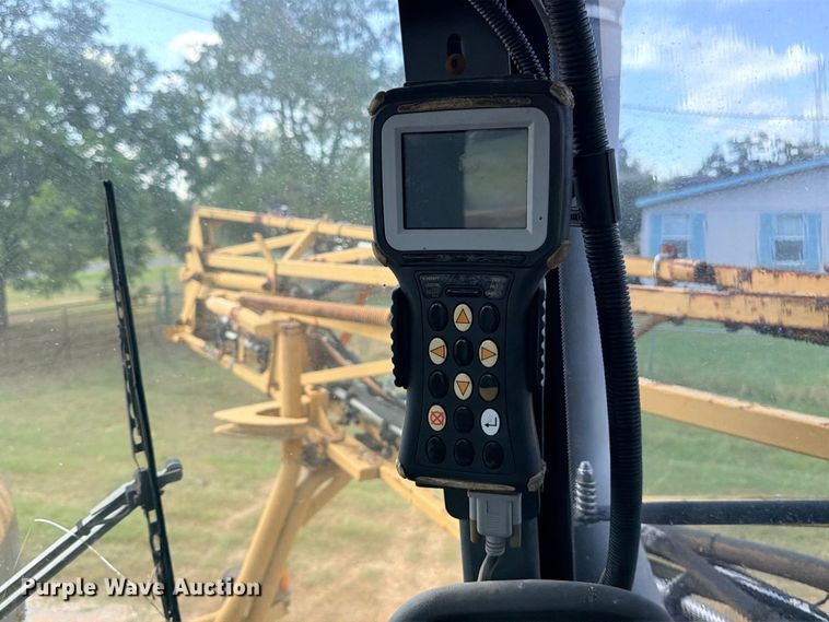 image for item ED5391 2000 Ag-Chem RoGator 1254 sprayer
