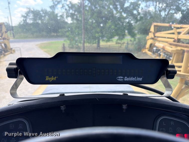 image for item ED5391 2000 Ag-Chem RoGator 1254 sprayer
