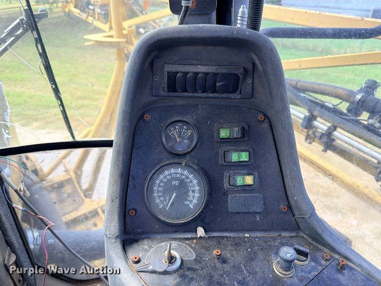 image for item ED5391 2000 Ag-Chem RoGator 1254 sprayer