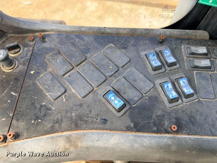 image for item ED5391 2000 Ag-Chem RoGator 1254 sprayer