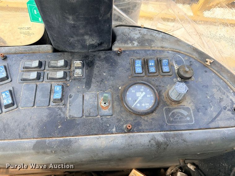 image for item ED5391 2000 Ag-Chem RoGator 1254 sprayer
