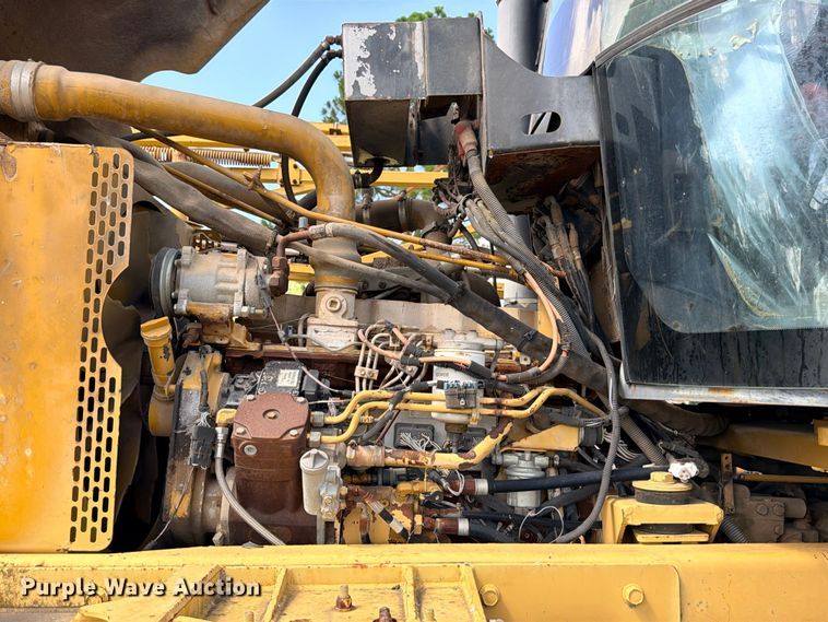 image for item ED5391 2000 Ag-Chem RoGator 1254 sprayer