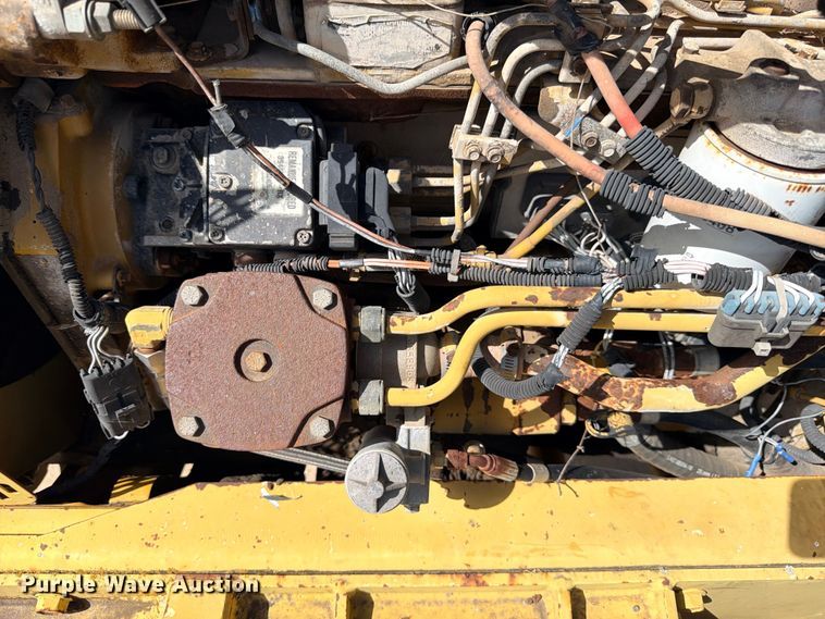 image for item ED5391 2000 Ag-Chem RoGator 1254 sprayer