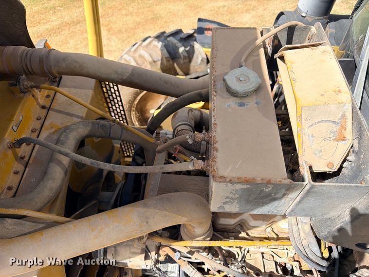 image for item ED5391 2000 Ag-Chem RoGator 1254 sprayer