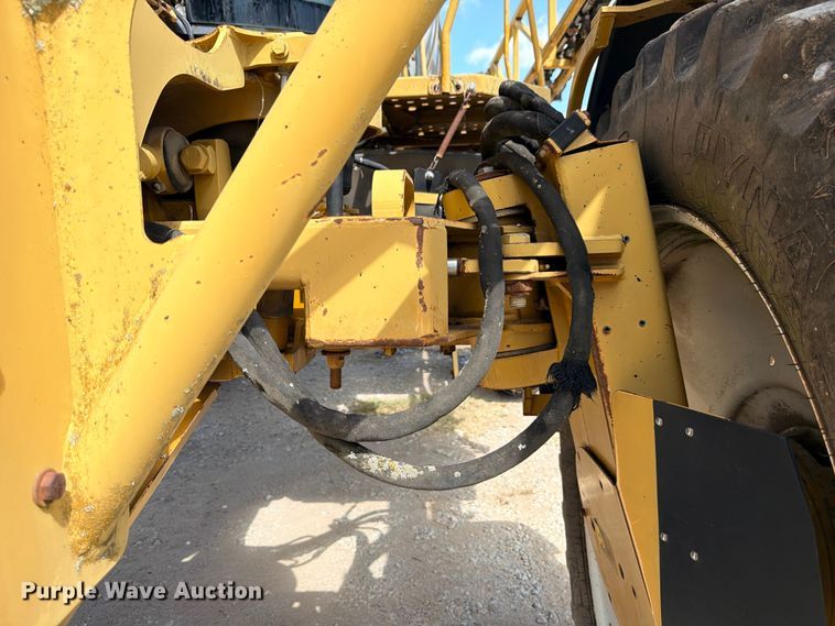 image for item ED5391 2000 Ag-Chem RoGator 1254 sprayer