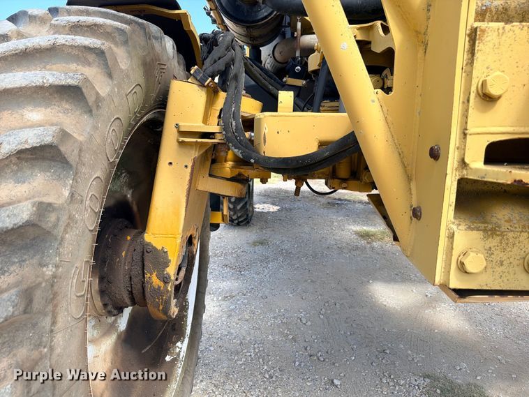 image for item ED5391 2000 Ag-Chem RoGator 1254 sprayer
