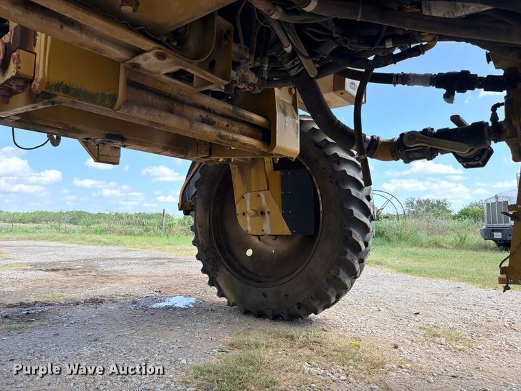 image for item ED5391 2000 Ag-Chem RoGator 1254 sprayer