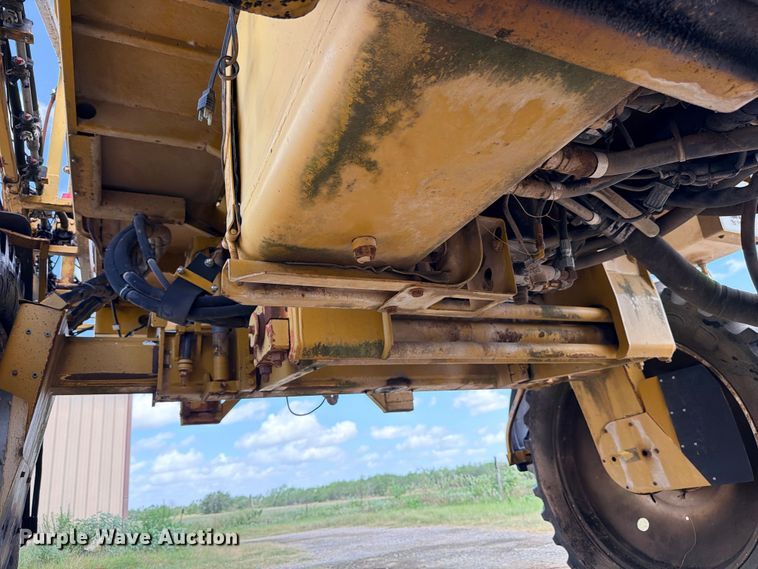 image for item ED5391 2000 Ag-Chem RoGator 1254 sprayer