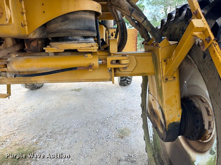 image for item ED5391 2000 Ag-Chem RoGator 1254 sprayer