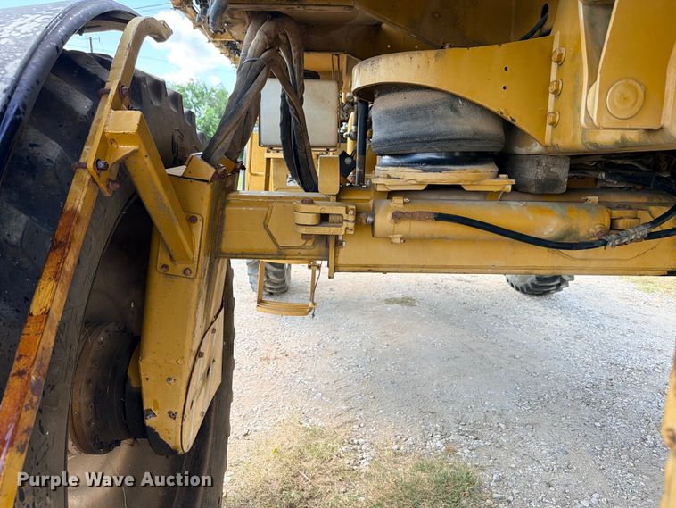 image for item ED5391 2000 Ag-Chem RoGator 1254 sprayer