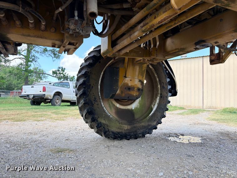 image for item ED5391 2000 Ag-Chem RoGator 1254 sprayer