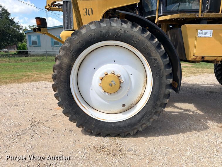 image for item ED5391 2000 Ag-Chem RoGator 1254 sprayer
